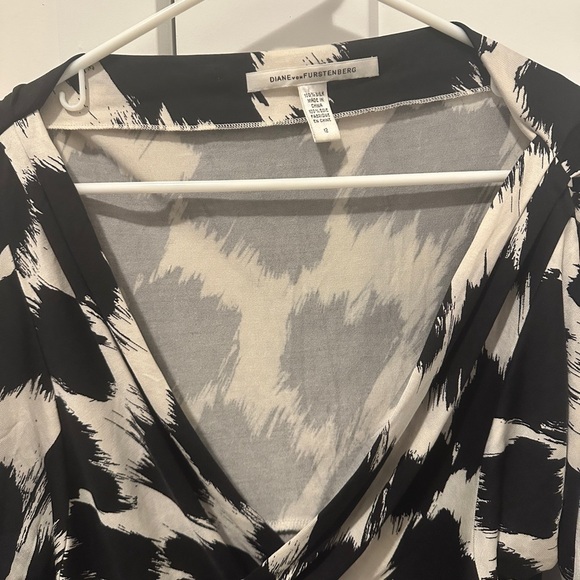 Diane Von Furstenberg Silk Black and White Blouse Top Size 12 Women’s - Picture 5 of 10